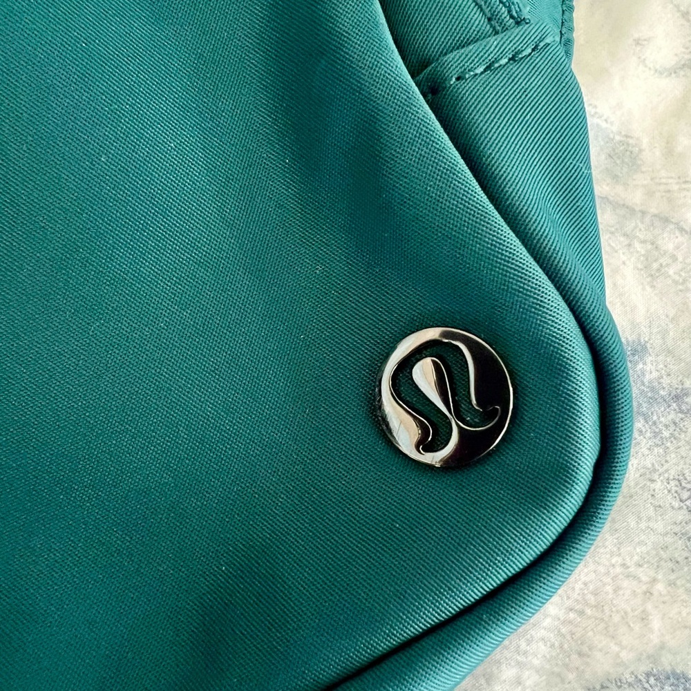 Lululemon Teal 2L Belt Bag - Picture 2 of 5